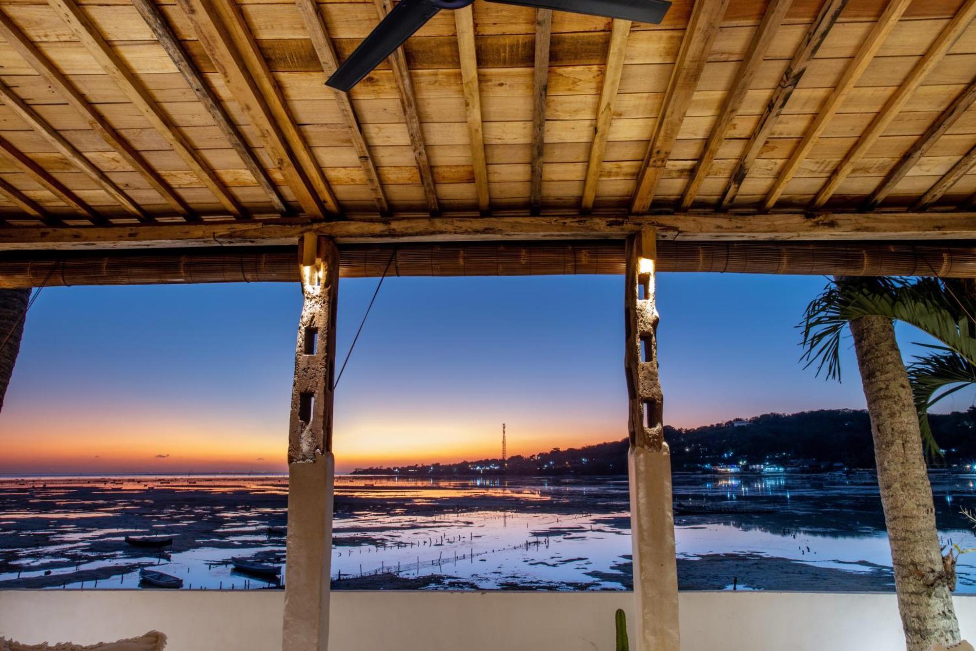Sunset House Ceningan, 10 Person Beachview Private Villa Nusa Lembongan  Exterior photo